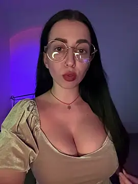 Snapshot of Emylia chatting on November 2025 06:41:01 PM Emylia online show from November 2025 06:41:01 PM