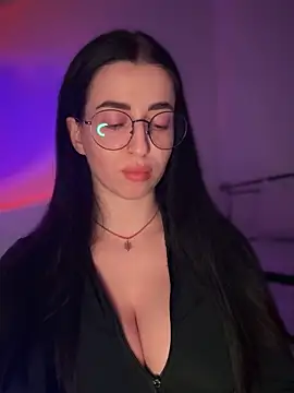 Snapshot of Emylia chatting on December 2025 09:32:02 PM Emylia online show from December 2025 09:32:02 PM