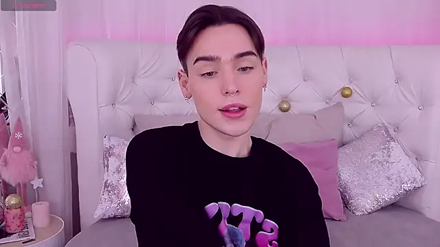 RobbyCharming online show from December 2024 06:58:02 PM
