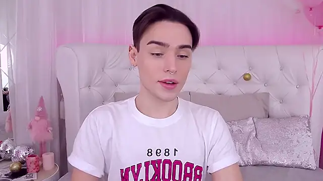 RobbyCharming online show from December 2024 07:46:02 PM