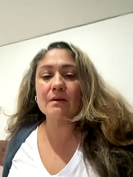 Snapshot of gabiTetas chatting on October 2025 10:20:02 PM gabiTetas online show from October 2025 10:20:02 PM