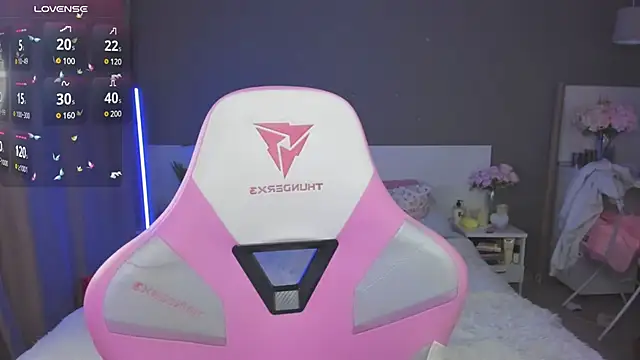 Snapshot of Katie_Cooper_ chatting on December 2024 08:29:01 PM Katie Cooper online show from December 2024 08:29:01 PM