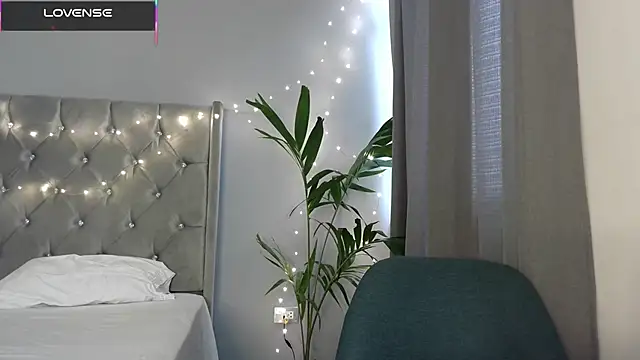 Snapshot of mini_kunis chatting on November 2025 08:52:02 PM mini kunis online show from November 2025 08:52:02 PM