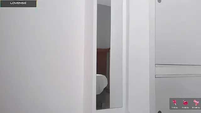 Snapshot of mini_kunis chatting on December 2025 07:42:01 PM mini kunis online show from December 2025 07:42:01 PM