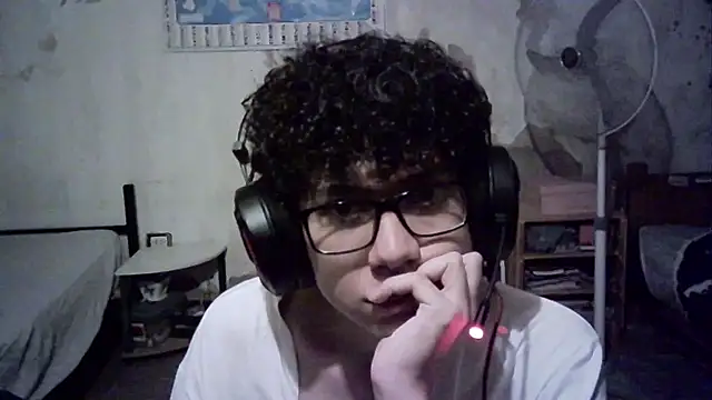 Snapshot of Emv2 chatting on December 2024 02:36:02 AM Emv2 online show from December 2024 02:36:02 AM