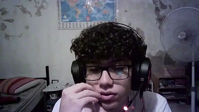 Snapshot of Emv2 chatting on December 2024 05:55:02 AM Emv2 online show from December 2024 05:55:02 AM