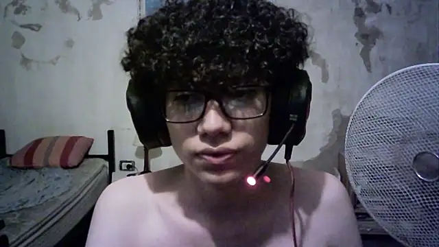 Snapshot of Emv2 chatting on February 2025 05:31:02 AM Emv2 online show from February 2025 05:31:02 AM