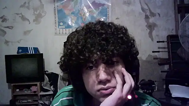 Snapshot of Emv2 chatting on September 2025 07:02:01 AM Emv2 online show from September 2025 07:02:01 AM