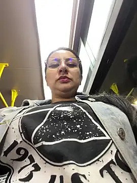 Snapshot of Abril_Luv chatting on January 2025 12:39:02 AM Abril Luv online show from January 2025 12:39:02 AM