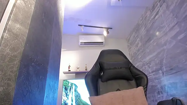 Snapshot of LunaBaker-1 chatting on September 2025 08:09:02 PM LunaBaker-1 online show from September 2025 08:09:02 PM
