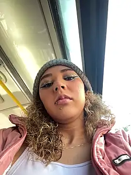 charlott lens online show from February 2025 01:06:01 PM