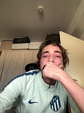 Snapshot of SweetBoy32 chatting on December 2025 08:51:02 AM SweetBoy32 online show from December 2025 08:51:02 AM