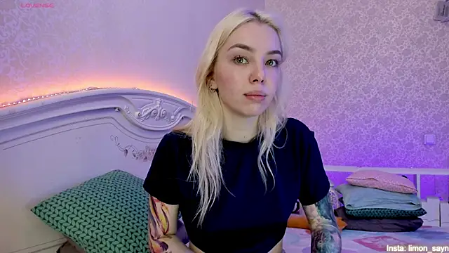 LillyMoure  online show from December 2024 12:52:02 AM