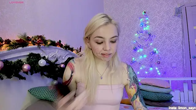 LillyMoure  online show from December 2024 11:56:01 PM
