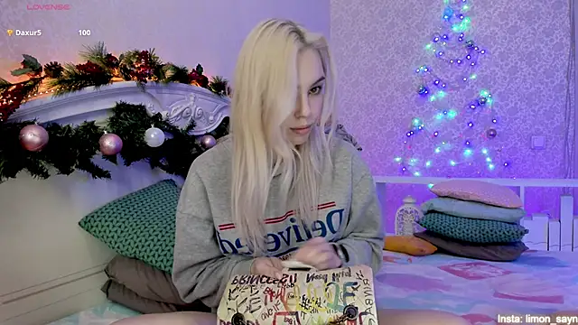 LillyMoure  online show from December 2024 02:59:01 AM