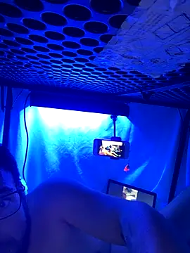 Snapshot of SideGhost chatting on December 2025 09:25:01 AM SideGhost online show from December 2025 09:25:01 AM