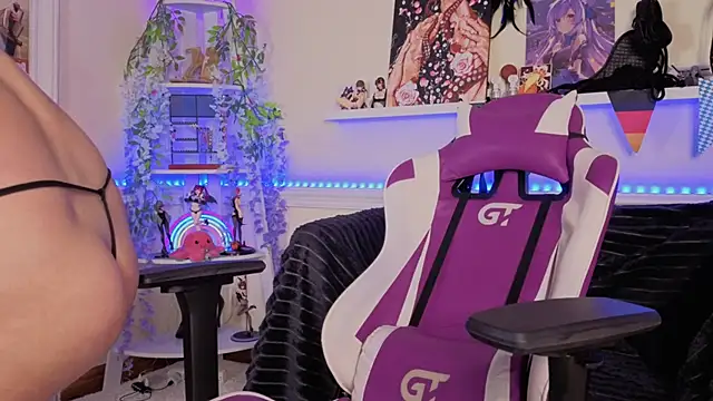 EvaTyrell online show from October 2025 01:00:02 PM