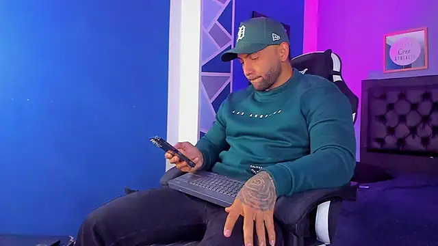 Snapshot of alex_oficial chatting on November 2025 04:56:01 AM alex oficial online show from November 2025 04:56:01 AM