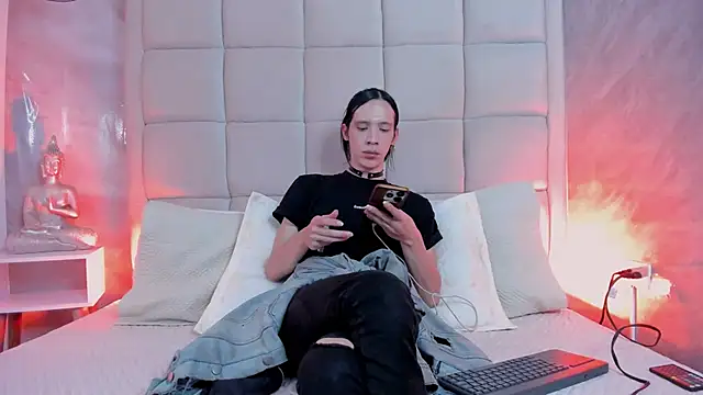 Snapshot of Hecatee_77 chatting on November 2025 07:35:02 PM Hecatee 77 online show from November 2025 07:35:02 PM