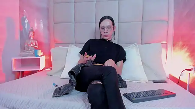 Snapshot of Hecatee_77 chatting on November 2025 07:57:01 PM Hecatee 77 online show from November 2025 07:57:01 PM