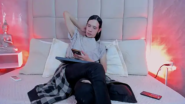 Snapshot of Hecatee_77 chatting on November 2025 07:56:02 PM Hecatee 77 online show from November 2025 07:56:02 PM