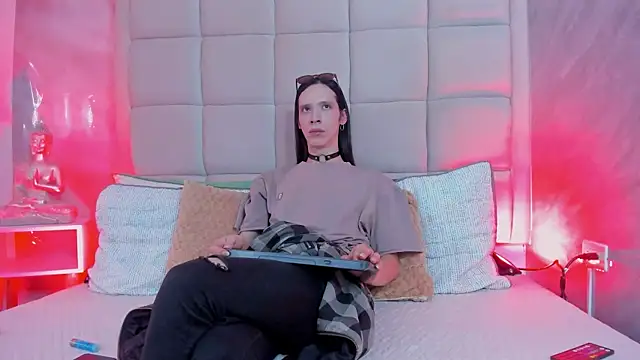 Snapshot of Hecatee_77 chatting on November 2025 07:47:01 PM Hecatee 77 online show from November 2025 07:47:01 PM