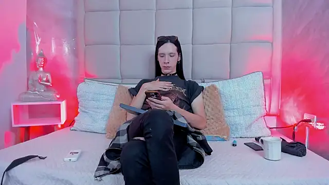 Snapshot of Hecatee_77 chatting on November 2025 07:57:01 PM Hecatee 77 online show from November 2025 07:57:01 PM