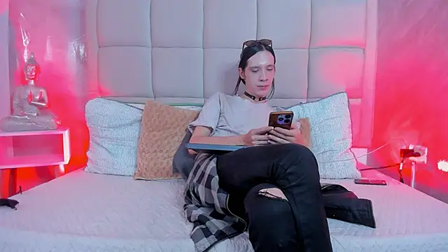 Snapshot of Hecatee_77 chatting on November 2025 08:19:02 PM Hecatee 77 online show from November 2025 08:19:02 PM