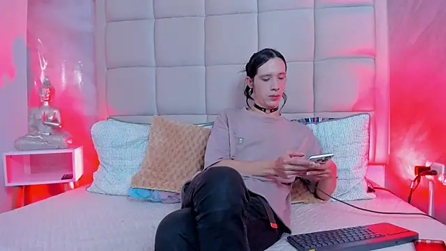 Snapshot of Hecatee_77 chatting on November 2025 08:00:01 PM Hecatee 77 online show from November 2025 08:00:01 PM