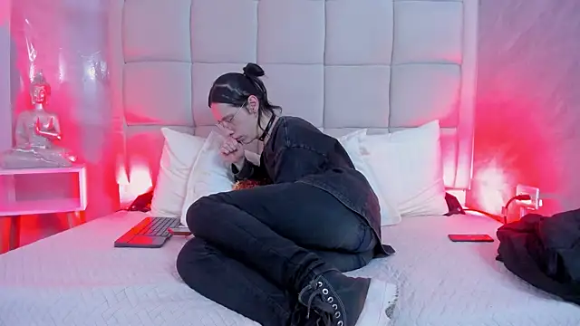 Snapshot of Hecatee_77 chatting on December 2025 07:53:01 PM Hecatee 77 online show from December 2025 07:53:01 PM