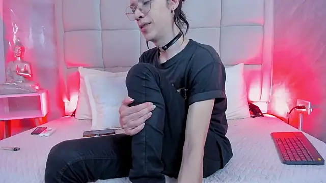 Snapshot of Hecatee_77 chatting on December 2025 07:44:01 PM Hecatee 77 online show from December 2025 07:44:01 PM