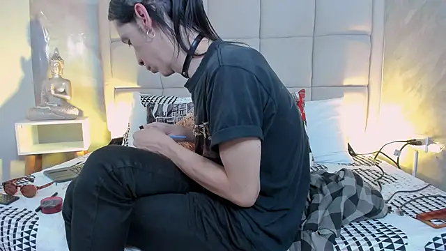 Snapshot of Hecatee_77 chatting on December 2025 07:53:02 PM Hecatee 77 online show from December 2025 07:53:02 PM