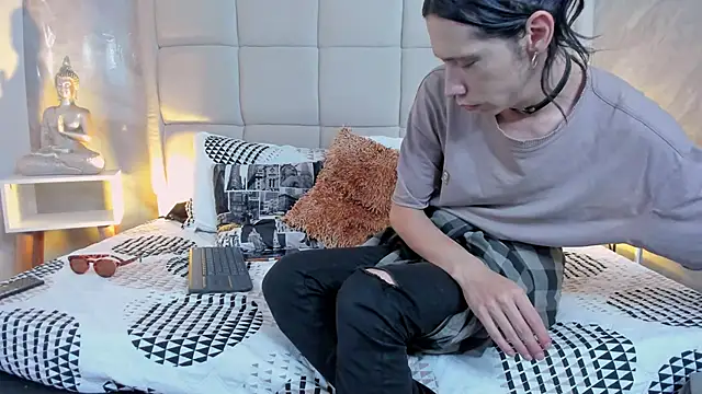 Snapshot of Hecatee_77 chatting on December 2025 06:13:02 PM Hecatee 77 online show from December 2025 06:13:02 PM