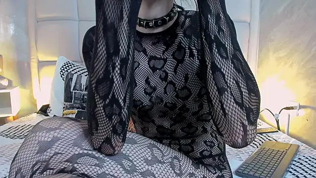 Snapshot of Hecatee_77 chatting on December 2025 07:53:01 PM Hecatee 77 online show from December 2025 07:53:01 PM