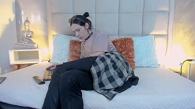 Snapshot of Hecatee_77 chatting on December 2025 07:55:01 PM Hecatee 77 online show from December 2025 07:55:01 PM