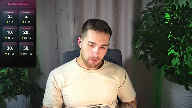 Snapshot of Sweeet__boy chatting on February 2025 08:38:02 PM Sweeet boy online show from February 2025 08:38:02 PM