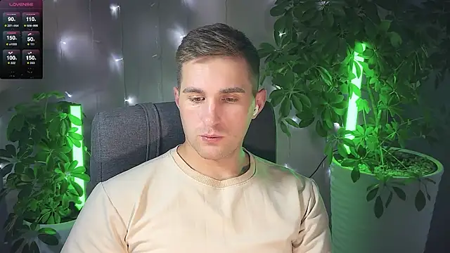 Snapshot of Sweeet__boy chatting on March 2025 08:11:02 PM Sweeet boy online show from March 2025 08:11:02 PM